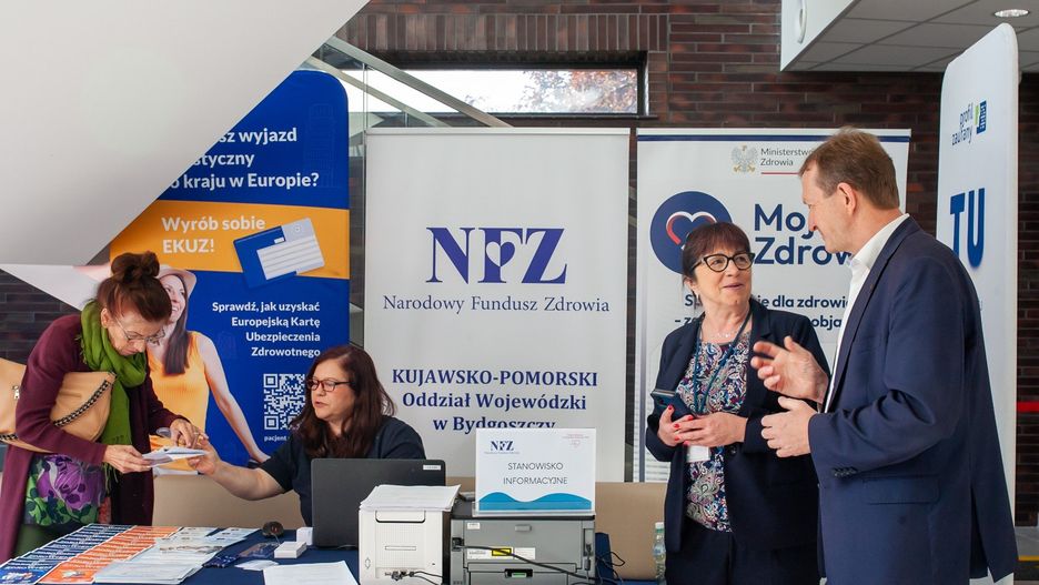 W ramach wydarzenia na mieszkańców czekały m.in.: mammobus (dla kobiet w wieku 45-74 lata), osteobus (badanie gęstości kości/profilaktyka osteoporozy), badania wzroku oraz słuchu, dermatoskopowe badanie znamion, spirometria, fizjoterapia, testy w kierunku wirusa HCV, pomiar ciśnienia i glukozy.