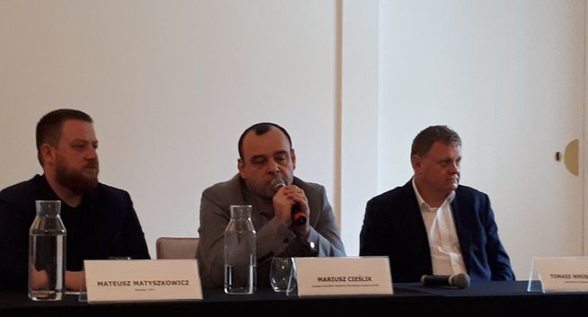 Między misją a komercją: jak media publiczne walczą o odbiorcę. „Stacje prywatne mają lepsze wyniki i coraz więcej pieniędzy"