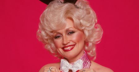Dolly Parton skończyła 75 lat. Nie wstydzi się pochodzenia i operacji plastycznych
