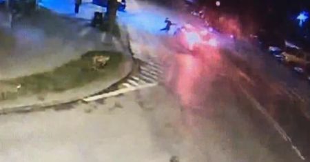 Kierowca potrącił pieszego na przejściu. Policja ostrzega przed nieostrożnością