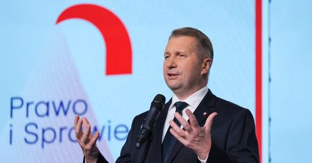 Zarzuty dla Dawida K. Czarnek: dalej może jeździć Porsche