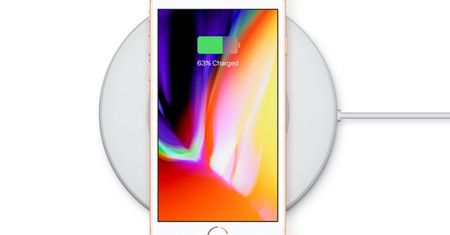 iPhone 8 i iPhone 8 Plus z bezprzewodowym ładowaniem, ale i mniej pojemnymi bateriami