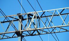 Dramat w Tychach. 16-latek rażony prądem. Wszedł na dach