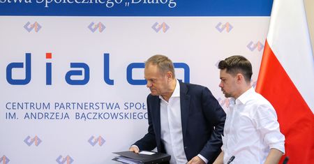 Wezwano karetkę. Niepokojące zdarzenie na spotkaniu z Tuskiem
