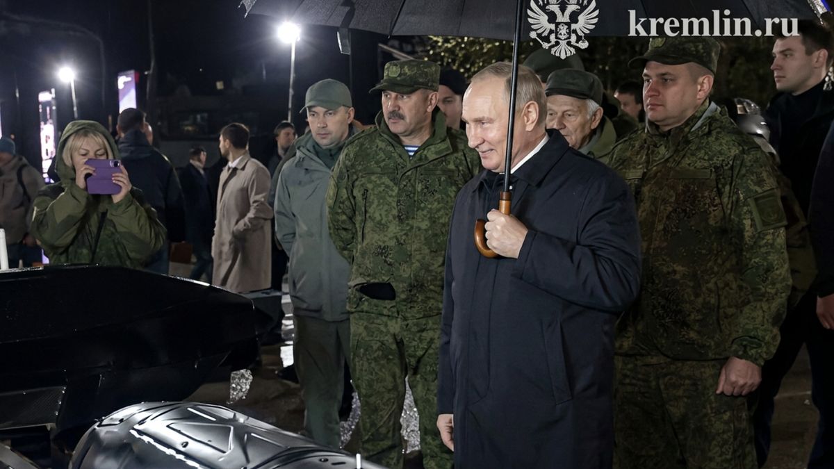 Władimir Putin uczestniczy w prezentacji śmiercionośnej broni