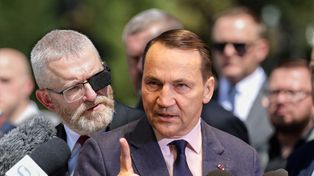 Spór o ludzi Brauna na RBN. Sikorski odpowiedział Nawrockiemu