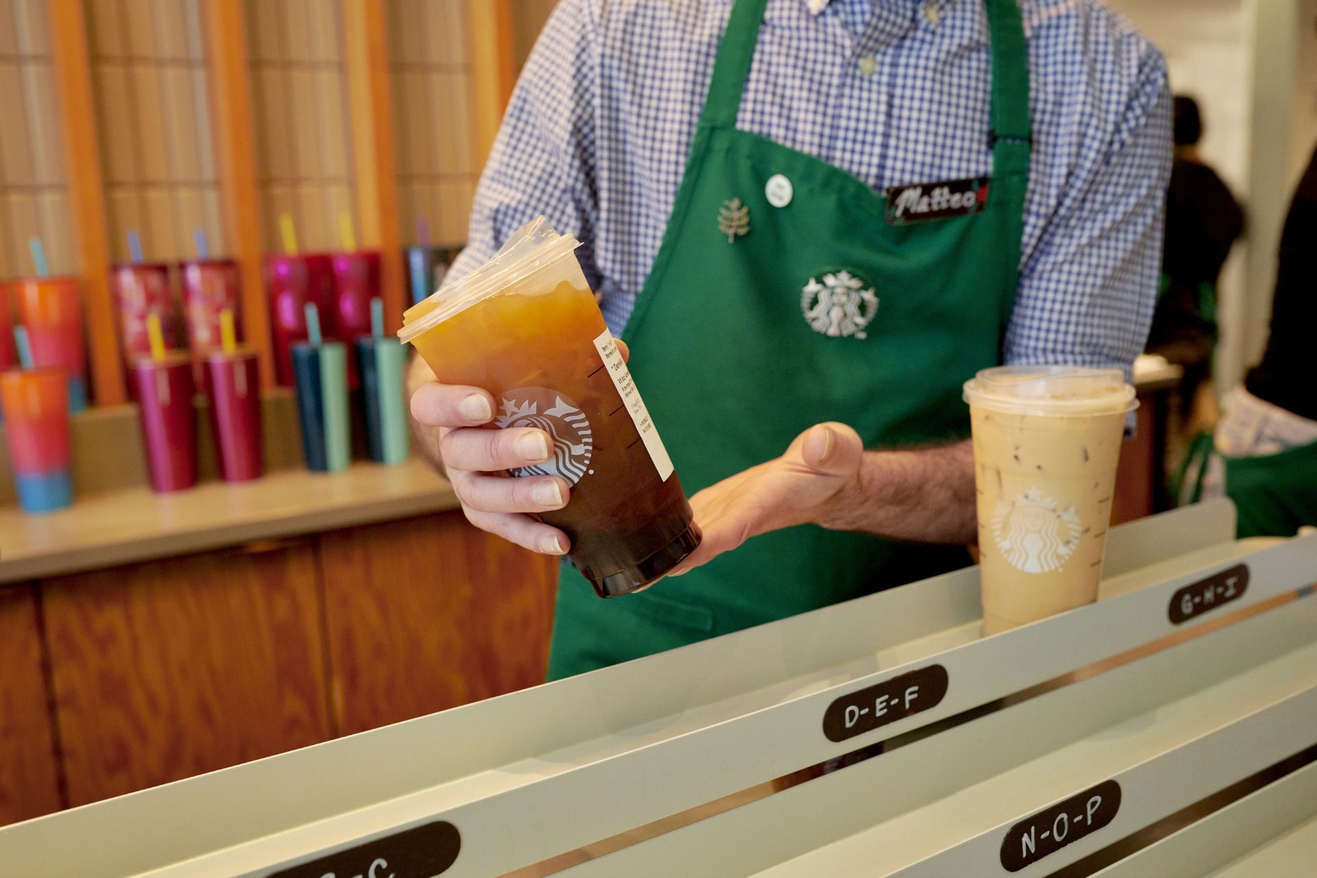 Starbucks Lays Off Over 200 US Employees Amid Restructuring Plan - News Directory 3