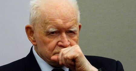 Strajk kobiet. Prof. Adam Strzembosz: politycy nie mogą zmuszać ludzi do świętości