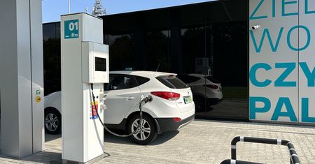 Tankowałem wodór w Warszawie. Ile to kosztuje, trwa i jak wygląda procedura?