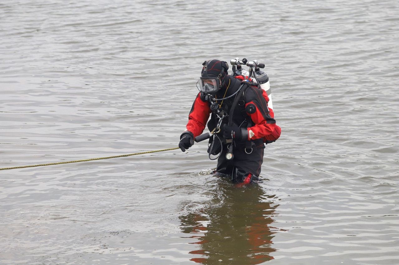 Grudna: Trwa akcja poszukiwawcza na Gwdzie. Dwóch wędkarzy wpadło do wody