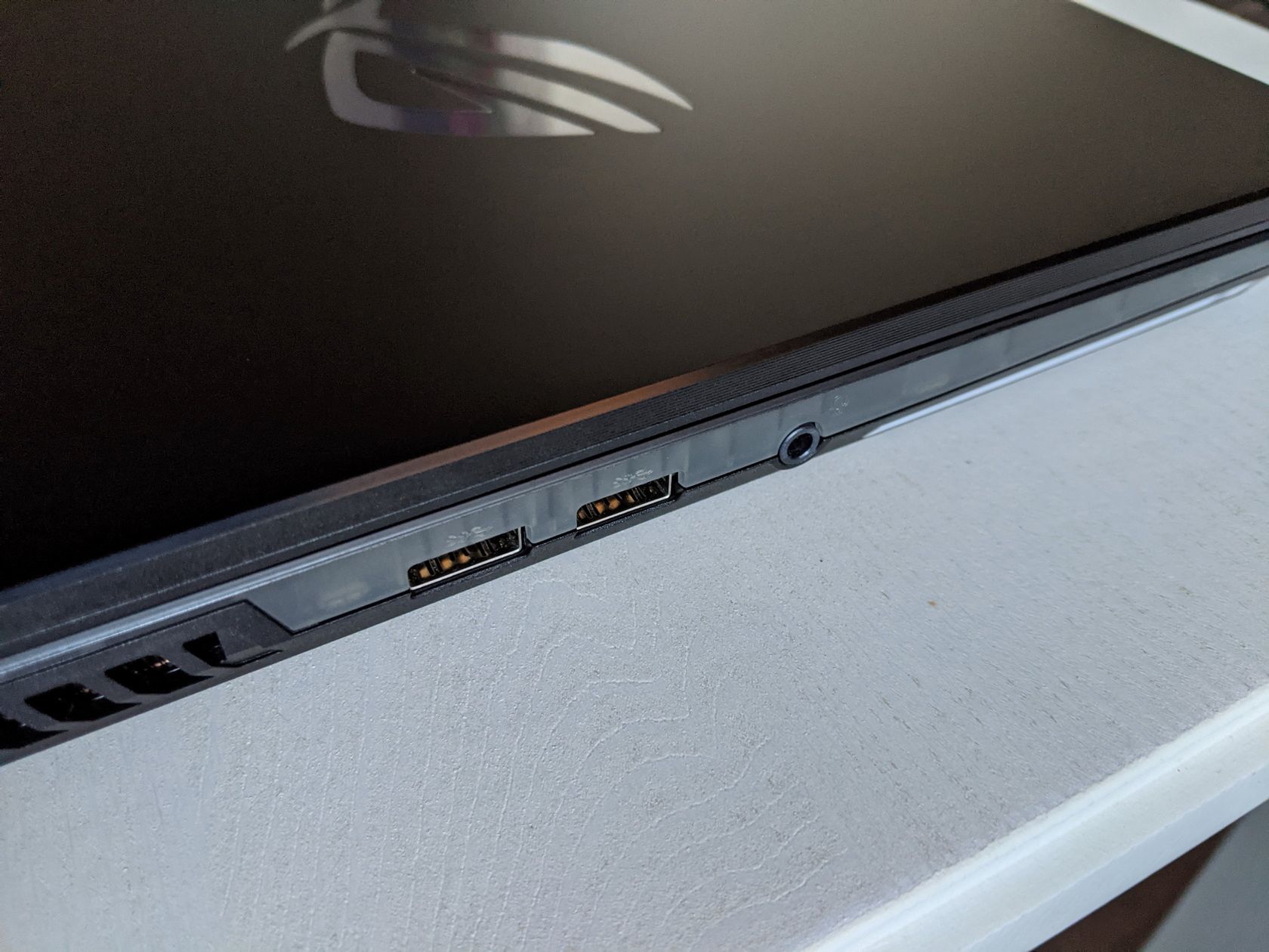 Bestia, nie laptop. Ryzen 9 5900HX i RTX 3080 w notebooku Asus ROG Strix Scar 17 – test 6