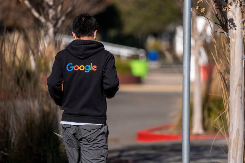 Programista Google z pokolenia Z mówi, że płacą mu za nic. Pisze kod godzinę dziennie, a potem zaczyna drugą pracę
