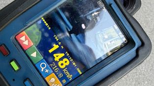 148 km/h na Świętokrzyskiej w Ostrowcu. Motocyklista bez uprawnień, do tego recydywa