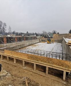 Czeladź. Chociaż zima, paca wre. Coraz bliżej otwarcia basenu