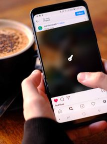 Instagram i X wprowadzają nowości. Posty blokowane hasłem i łapki w dół/górę