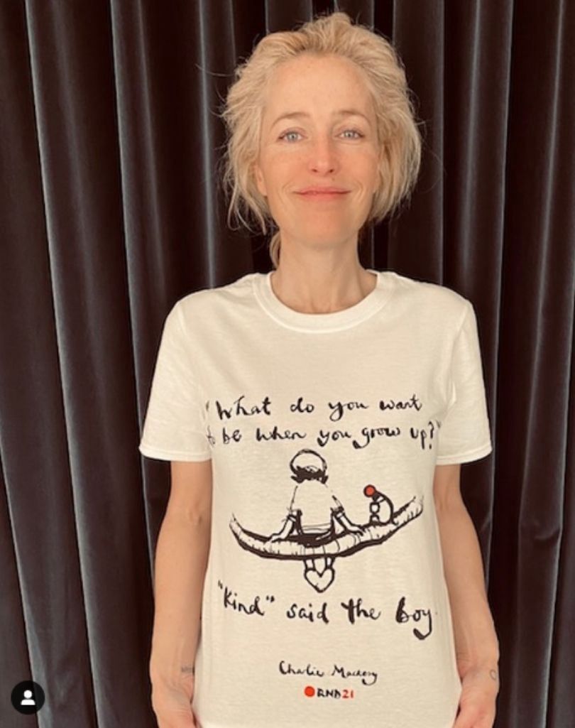 Gillian Anderson rezygnuje z noszenia biustonosza