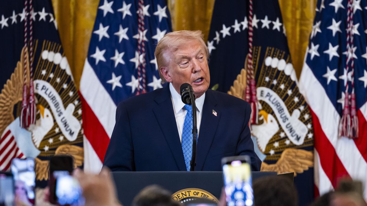 US President Donald Trump attends Hanukkah reception in the East Room of the White House
epa12597338 US President Donald Trump speaks at a Hanukkah Reception in the East Room of the White House in Washington DC, USA, 16 December 2025.  EPA/JIM LO SCALZO 
Dostawca: PAP/EPA.
JIM LO SCALZO
holidays, culture, politics, Trump, Judism