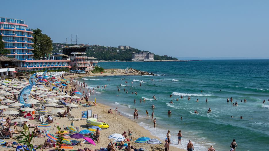 Turyści na plaży w Bułgarii, zdjęcie ilustracyjne 