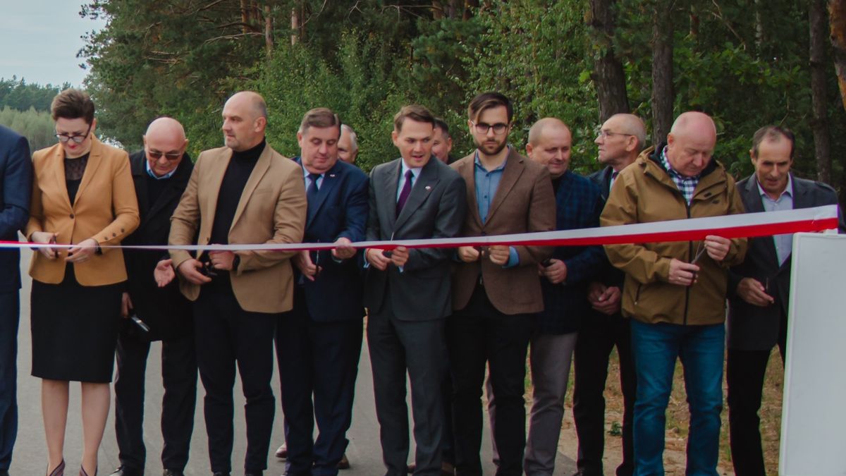 Na otwarciu drogi zabrakło miejsca przy wstędze