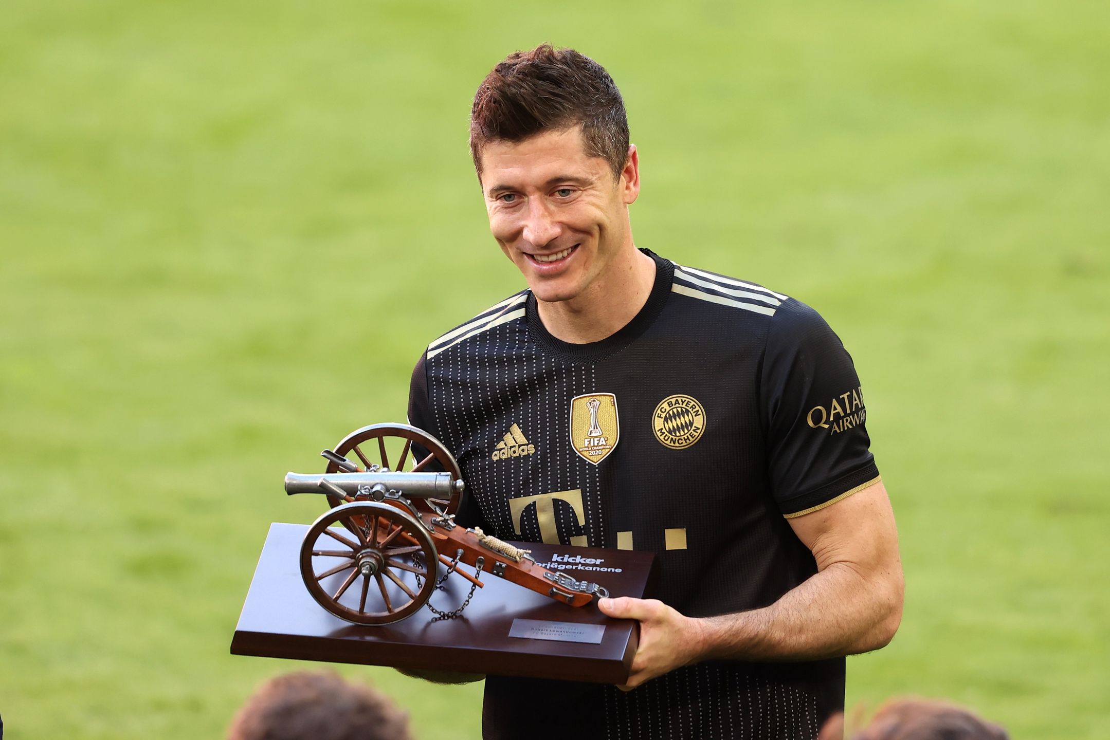 Robert Lewandowski pobił rekord strzelecki Gerda Muellera, strzelając 41. bramkę w sezonie
