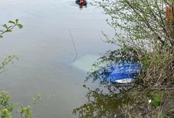 Auto wjechało do stawu. Kierowca nie miał szans