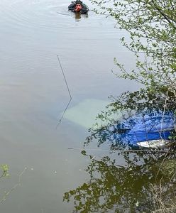 Auto wjechało do stawu. Kierowca nie miał szans