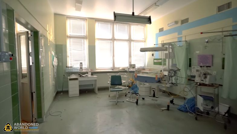 Szpital od 6 lat stoi pusty. W budynku porzucony sprzęt
