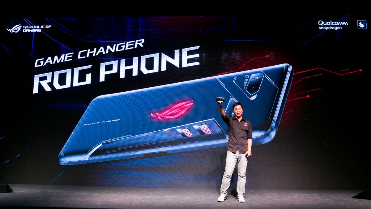 ASUS zmienia strategię (Derek Yu prezentuje ASUS ROG Phone, czerwiec 2018, ASUS)