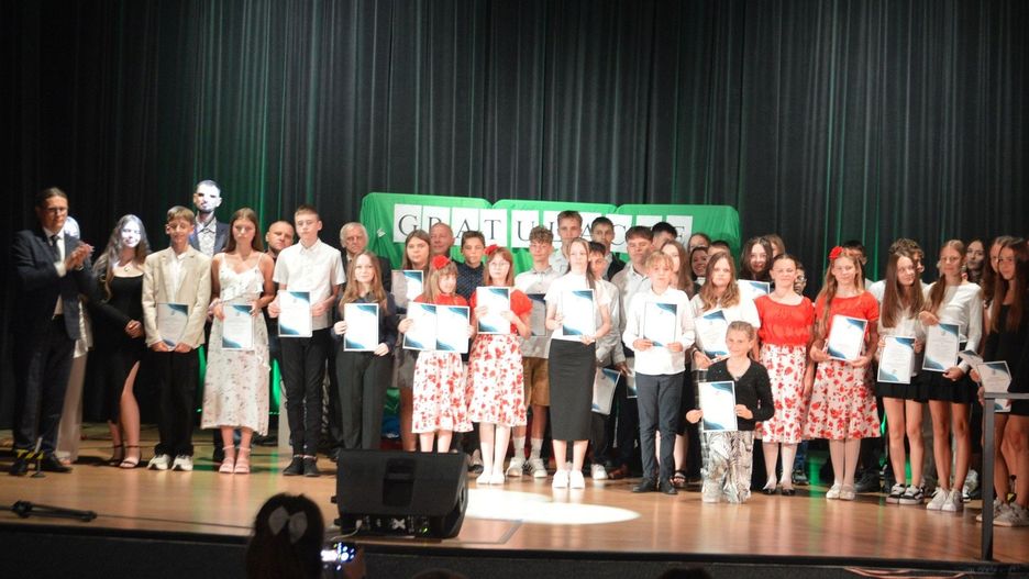Najlepsi uczniowie z gminy Stąporków otrzymali stypendia burmistrza