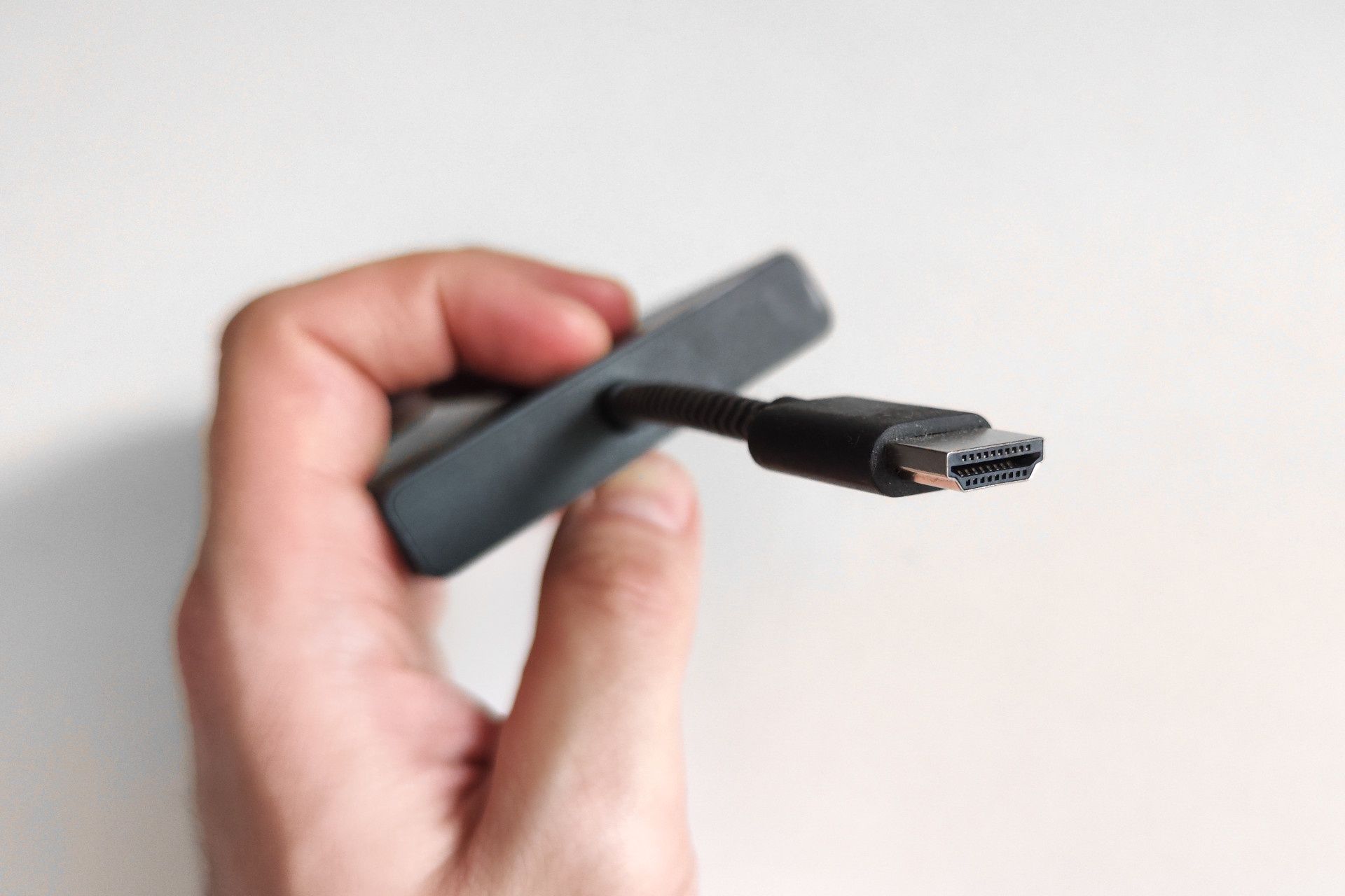 W zestawie znajdziemy adapter do podłączenia komputera pod HDMI