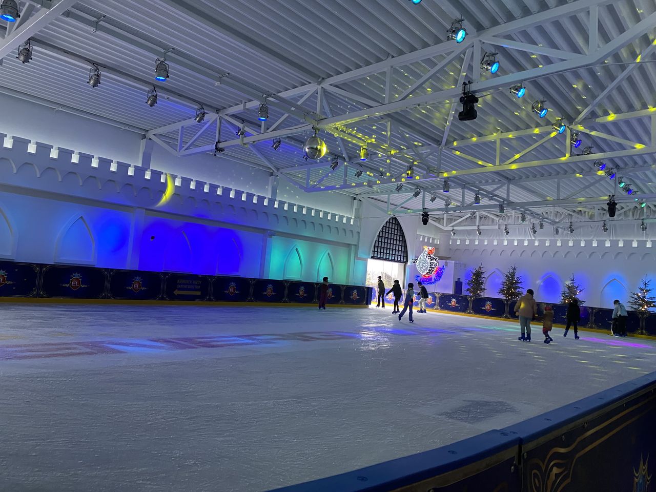 Redzikowo: Zimowa frajda jesienią. Lodowisko otwiera sezon