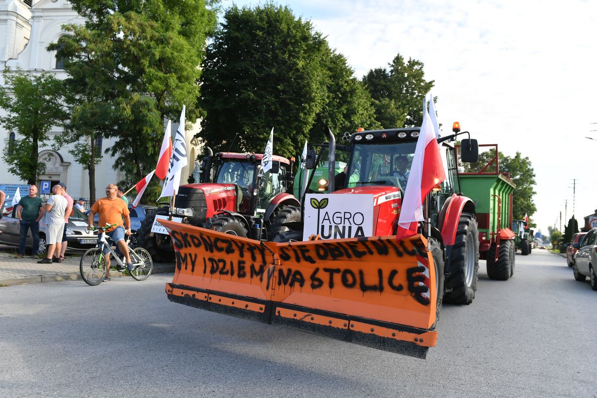 AgroUnia wyjechała na drogi. Protest rolników w Srocku spowodował korki 