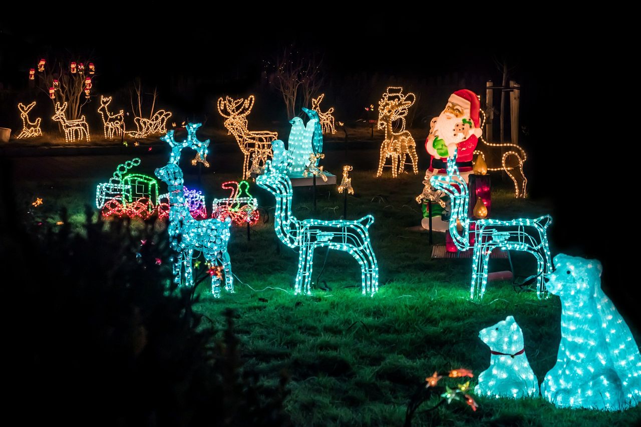 Polacy pokochali świąteczne iluminacje, ale czasami zapominają o… sąsiadach