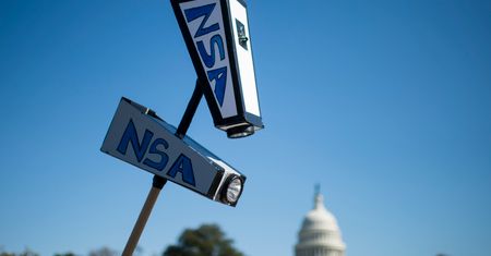 NSA: szpiegowanie telefonów było nielegalne i drogie. Nie powstrzymało też ani jednego ataku