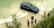 Samochodem do oceanu. Mieszkanka Florydy utknęła z autem na plaży