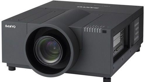 Projektor z podwójną lampą od Sanyo 1