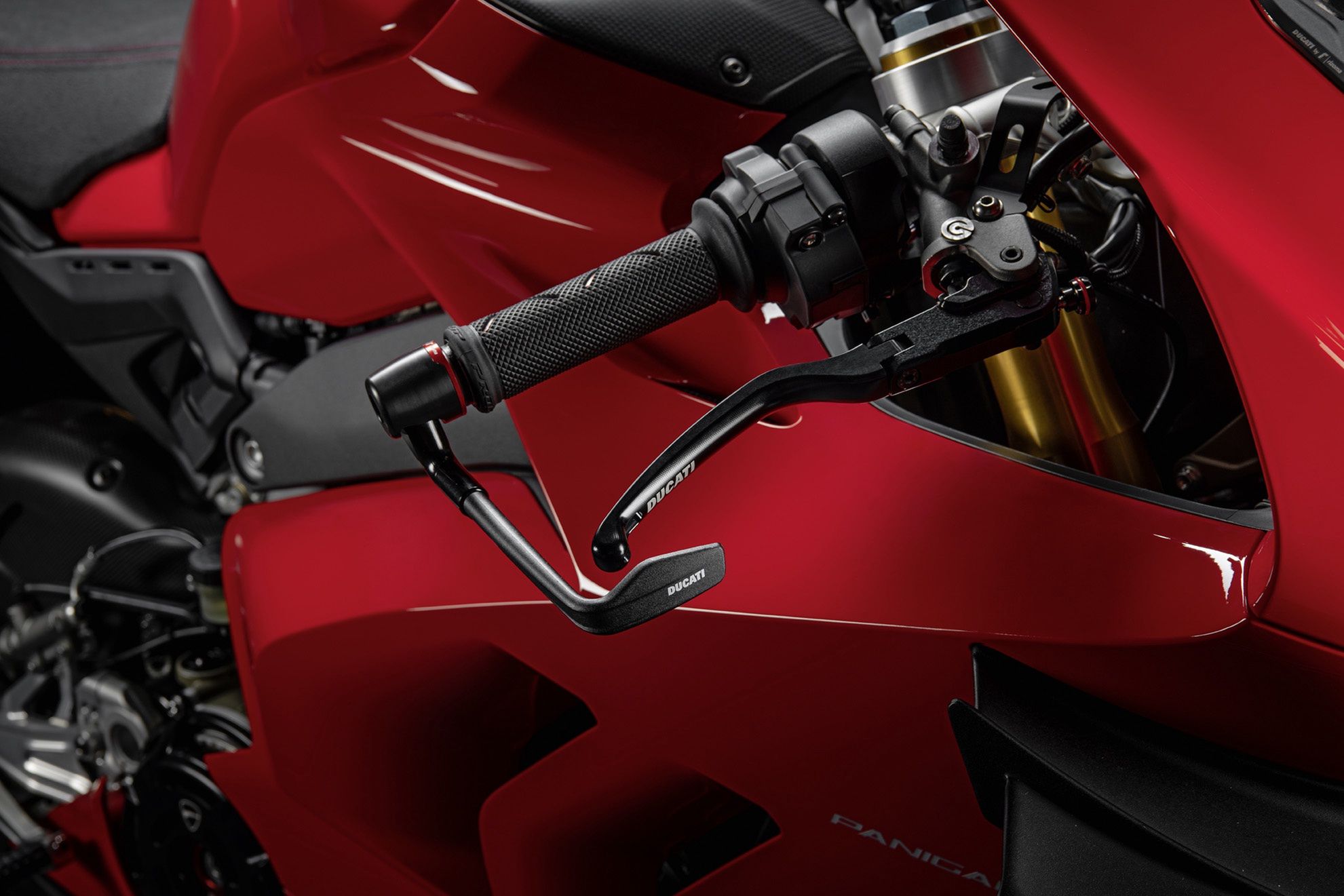 Ducati Panigale V4 S z wyścigowymi dodatkami