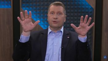 Czarnek aż westchnął po pytaniu o panele. "Nie zdejmę"