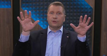 Czarnek aż westchnął po pytaniu o panele. "Nie zdejmę"