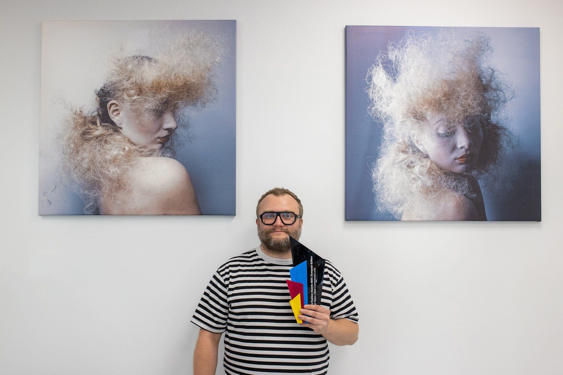 Fryzura, która została doceniona przez jury konkursu, powstała w salonie fryzjerskim Mikołaja Drozdowskiego. - To nie jest uczesanie na co dzień - zaznacza bydgoszczanin. - Włosy są mocno skręcone, a cała fryzura zbudowana została na objętości włosów. Jej przygotowanie zajęło mi sporo czasu.
