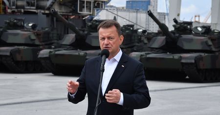 Wyborcy PiS bezkrytyczni. Polacy ocenili Błaszczaka