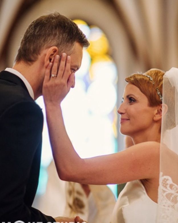 Katarzyna Zielińska PONOWNIE WZIĘŁA ŚLUB! Pokazała, co działo się przed kościołem (ZDJĘCIA)