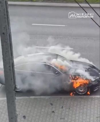 Warszawa: Pożar BMW na Pradze-Południe