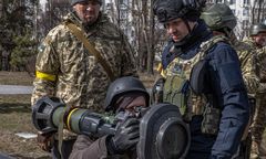 Stingery i Javeliny sieją strach u Rosjan. Ale broni dla Ukrainy może zabraknąć