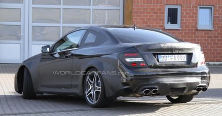 Mercedes C-Coupe AMG spod czarnej gwiazdy w fazie testów