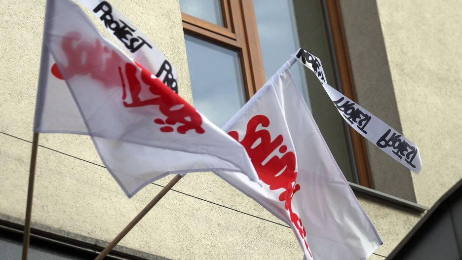 5 sierpnia pod Sejmem odbyła się pikieta zorganizowana przez Krajową Sekcję Oświaty i Wychowania NSZZ &#34;Solidarność&#34;.
