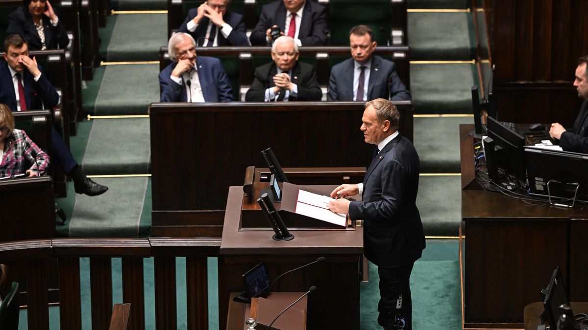 Donald Tusk
Warszawa, 07.03.2025. Premier Donald Tusk przemawia na sali obrad Sejmu w Warszawie, 7 bm. W kolejnym dniu posiedzenia ni�szej izby parlamentu pos�owie wys�uchaj� informacji premiera Donalda Tuska w sprawie sytuacji mi�dzynarodowej i bezpiecze�stwa Polski po szczycie pa�stw sojuszniczych w Londynie oraz po posiedzeniu Rady Europejskiej. (aldg) PAP/Radek Pietruszka
Radek Pietruszka
10, 10 10. X kadencja kadencji, 10., Dziesi�ta, kadencji, obrad, Obrady, plenarna, polityk polityka, Polityka, posiedzenie, Posiedzenie Sejmu, pos�owie, sejm, Sejm RP, sejmu, X kadencja, 30 30. posiedzenie posiedzenia