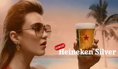 Heineken reklamuje się w stylistce lat 90.