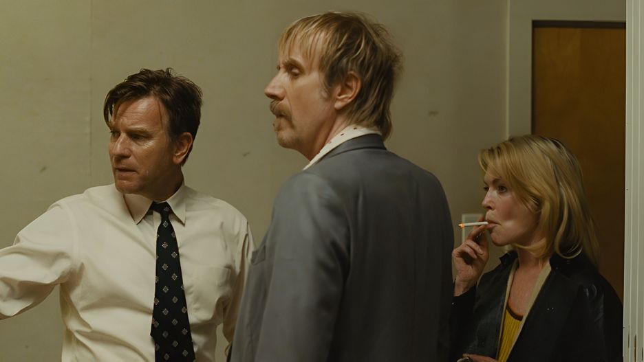 Ewan McGregor, Rhys Ifans i Lara Flynn Boyle w "Mother, couch!"