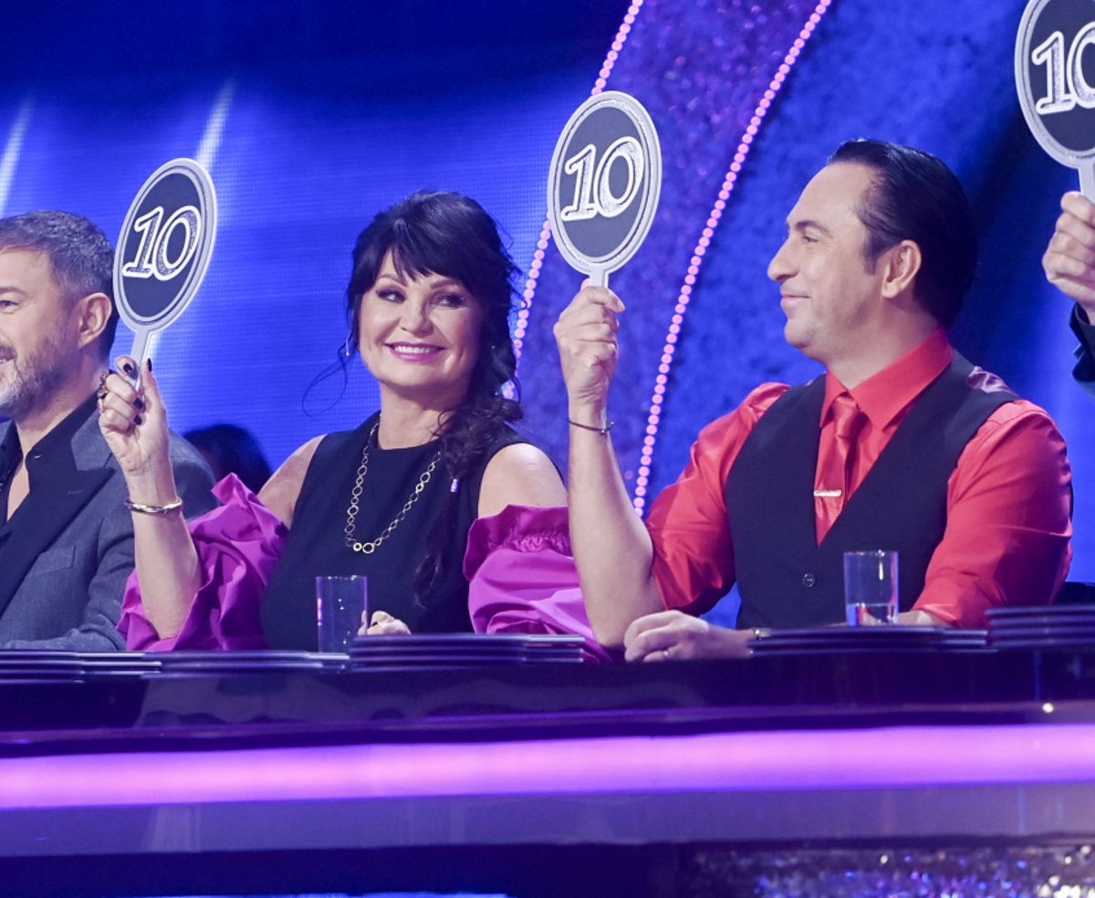 Ivona Pavlović tłumaczy kolegę z jury